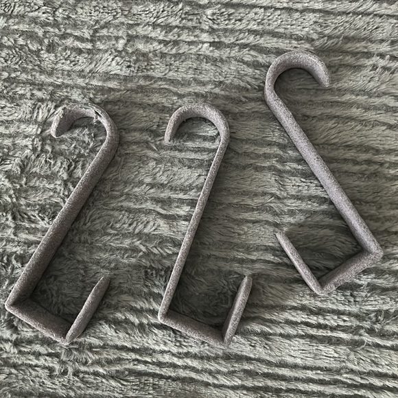 Light Grey Standard Pillowcase & Closet Hooks Bundle - Picture 3 of 7